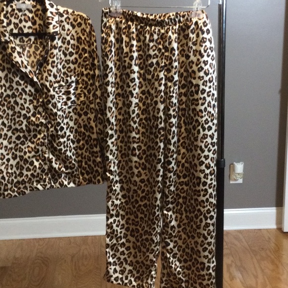 L LOFT Leopard satin notch collar pajama set - Picture 6 of 16